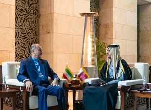 رئيس مجلس الوزراء القطرى يبحث مع وزير الخارجية الإيراني الاوضاع فى فلسطين 